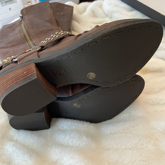 boots - Picture 2 of 5